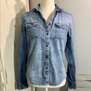 American Eagle Denim Button Down Shirt Blue Chambray Long Sleeve Small